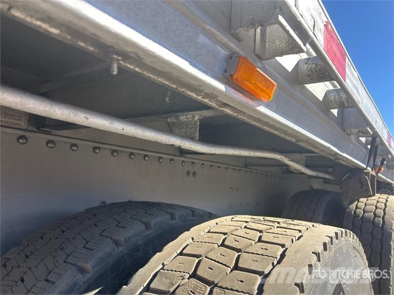 Alutrec 52 ft T/A Flatbed Trailer Planhengere