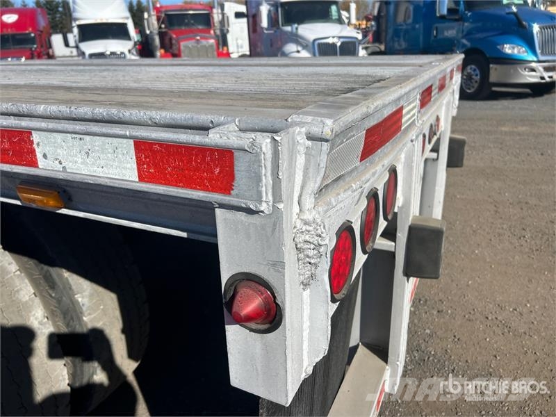 Alutrec 52 ft T/A Flatbed Trailer Planhengere
