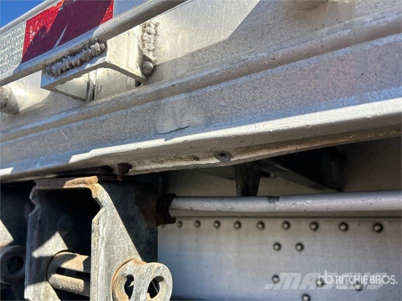 Alutrec 52 ft T/A Flatbed Trailer Planhengere