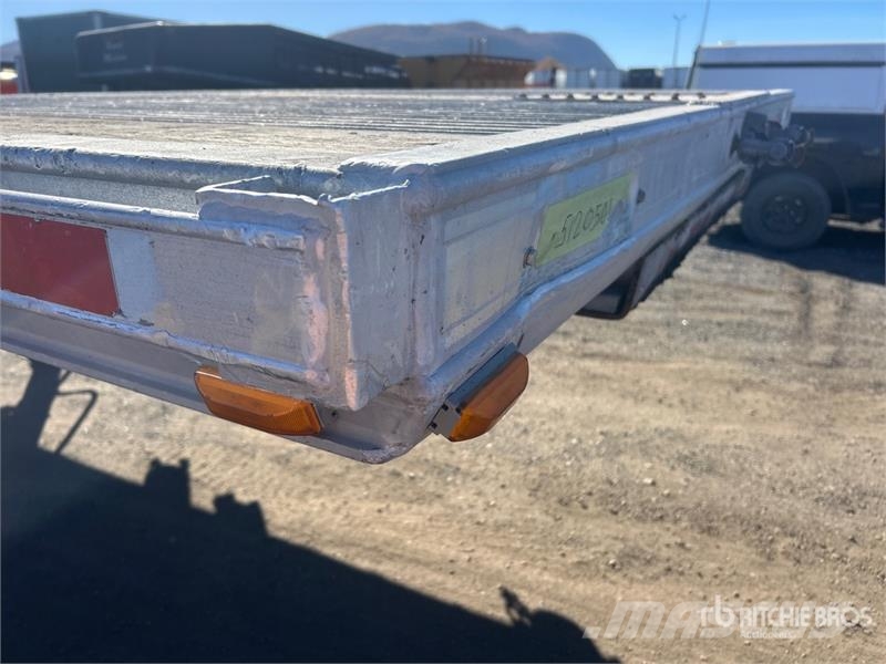 Alutrec 52 ft T/A Flatbed Trailer Planhengere