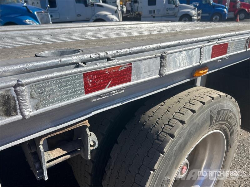 Alutrec 52 ft T/A Flatbed Trailer Planhengere