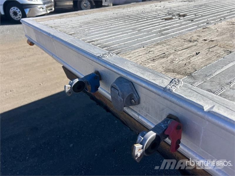 Alutrec 52 ft T/A Flatbed Trailer Planhengere