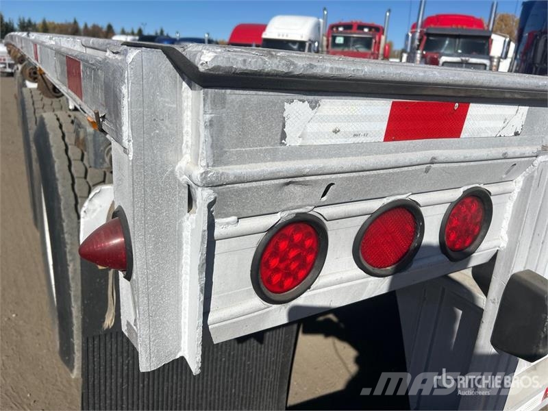 Alutrec 52 ft T/A Flatbed Trailer Planhengere