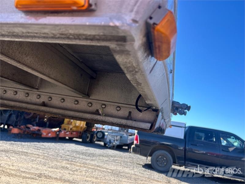 Alutrec 52 ft T/A Flatbed Trailer Planhengere