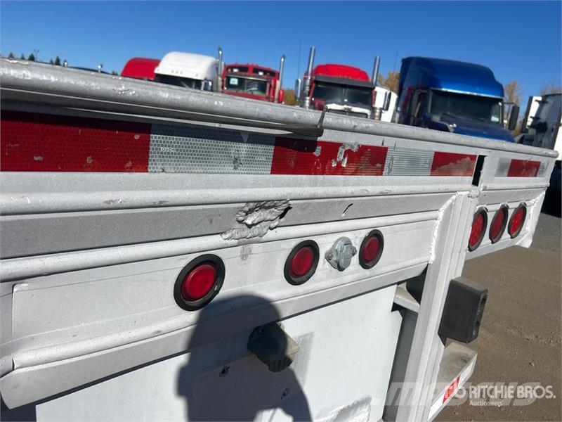 Alutrec 52 ft T/A Flatbed Trailer Planhengere