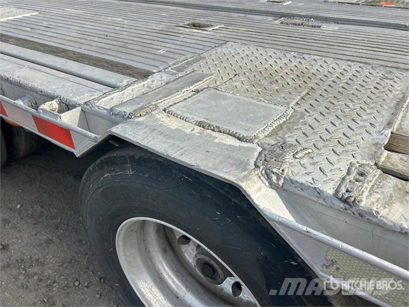 Alutrec 53 ft T/A Step Deck Trailer Низькорамні причепи