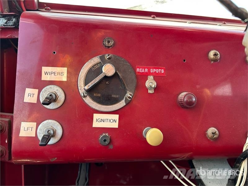 American LaFrance 4x2 Fire Truck (Inoperable) شاحنات حريق