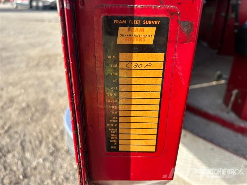 American LaFrance 4x2 Fire Truck (Inoperable) شاحنات حريق