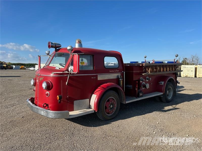American LaFrance 4x2 Fire Truck (Inoperable) شاحنات حريق