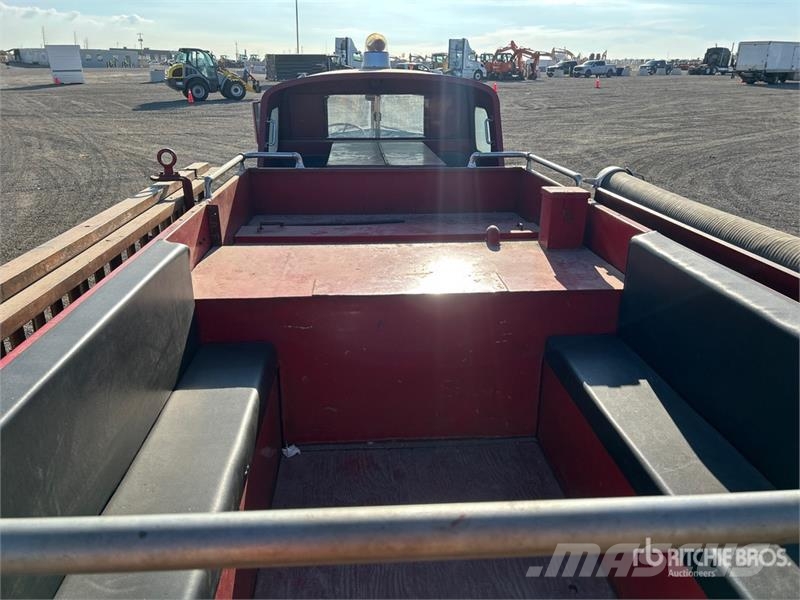 American LaFrance 4x2 Fire Truck (Inoperable) شاحنات حريق