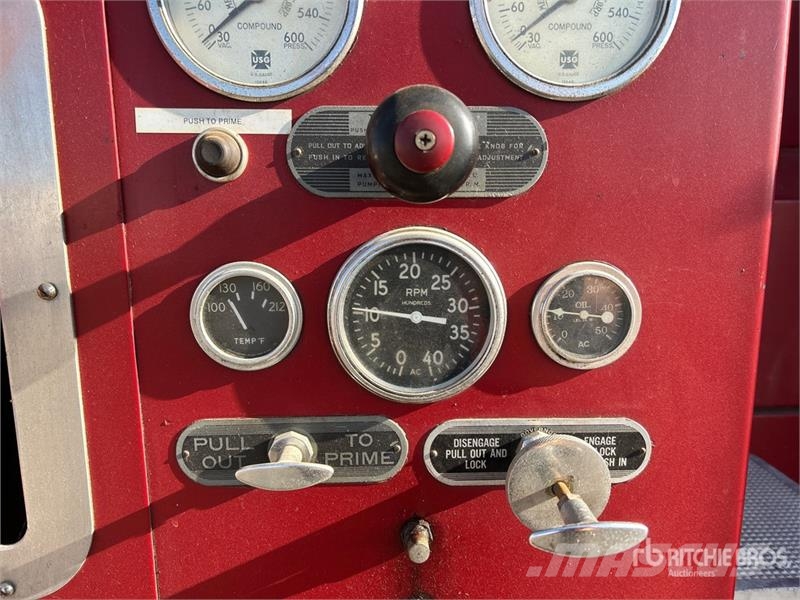 American LaFrance 4x2 Fire Truck (Inoperable) شاحنات حريق