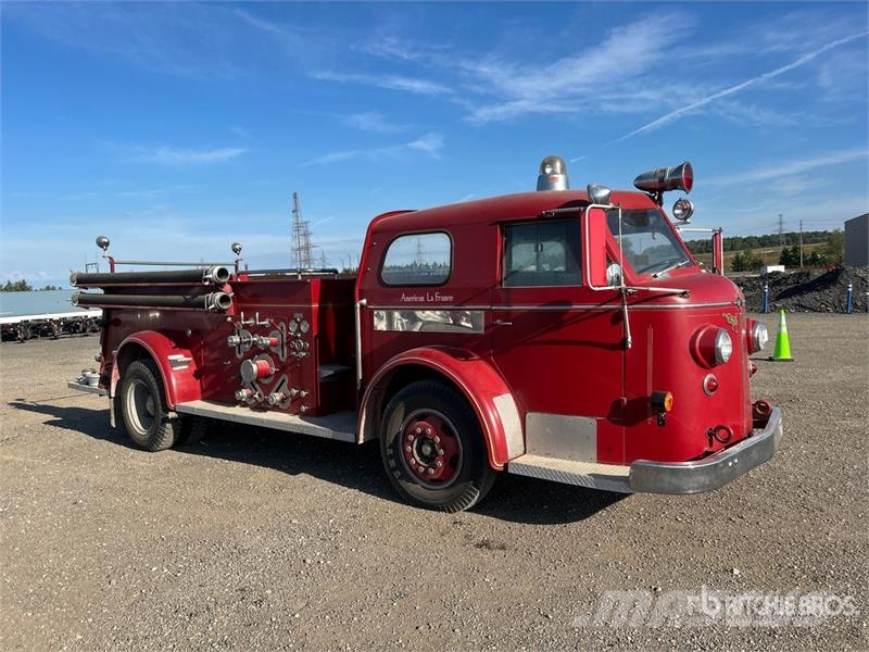 American LaFrance 4x2 Fire Truck (Inoperable) شاحنات حريق