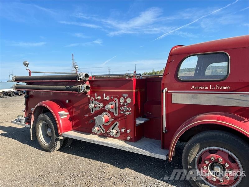 American LaFrance 4x2 Fire Truck (Inoperable) شاحنات حريق