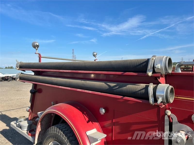 American LaFrance 4x2 Fire Truck (Inoperable) شاحنات حريق