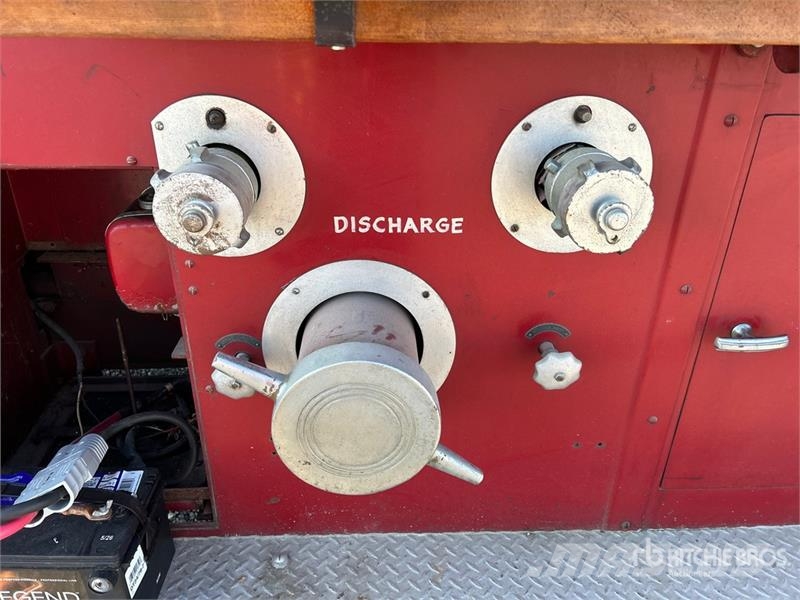 American LaFrance 4x2 Fire Truck (Inoperable) شاحنات حريق
