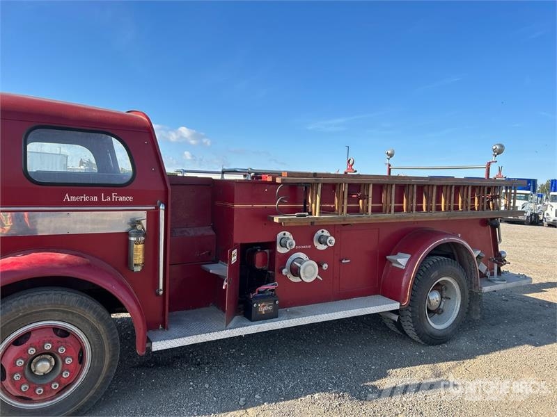 American LaFrance 4x2 Fire Truck (Inoperable) شاحنات حريق