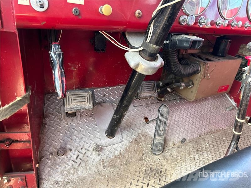 American LaFrance 4x2 Fire Truck (Inoperable) شاحنات حريق