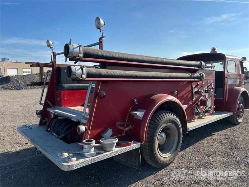 American LaFrance 4x2 Fire Truck (Inoperable) شاحنات حريق