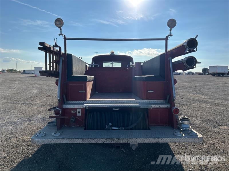 American LaFrance 4x2 Fire Truck (Inoperable) شاحنات حريق