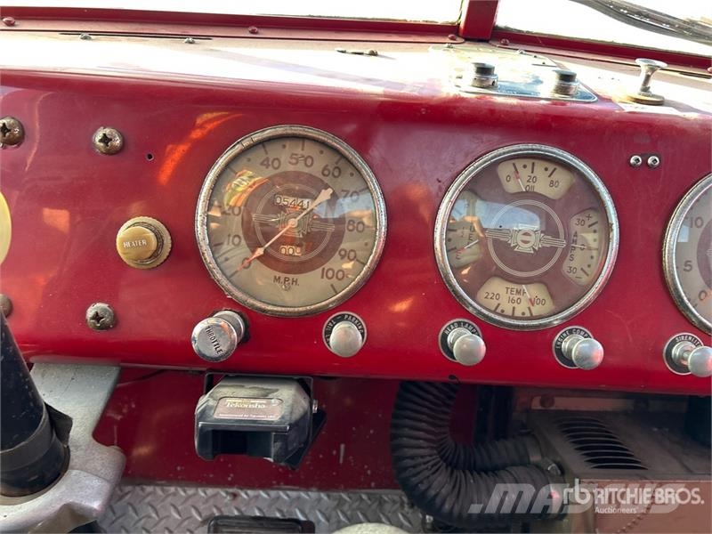 American LaFrance 4x2 Fire Truck (Inoperable) شاحنات حريق