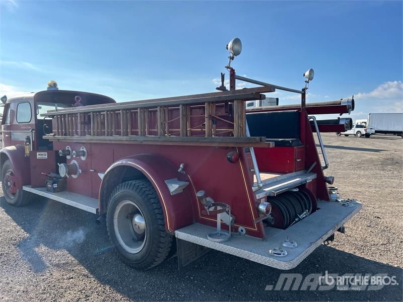 American LaFrance 4x2 Fire Truck (Inoperable) شاحنات حريق