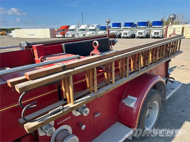 American LaFrance 4x2 Fire Truck (Inoperable) شاحنات حريق