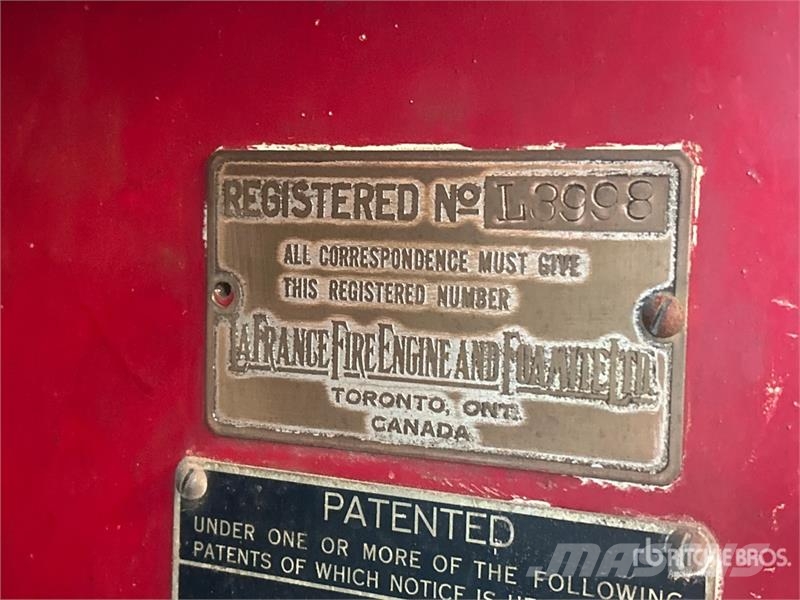 American LaFrance 4x2 Fire Truck (Inoperable) شاحنات حريق