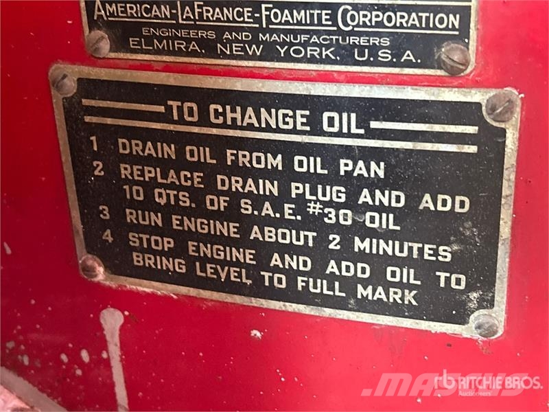 American LaFrance 4x2 Fire Truck (Inoperable) شاحنات حريق