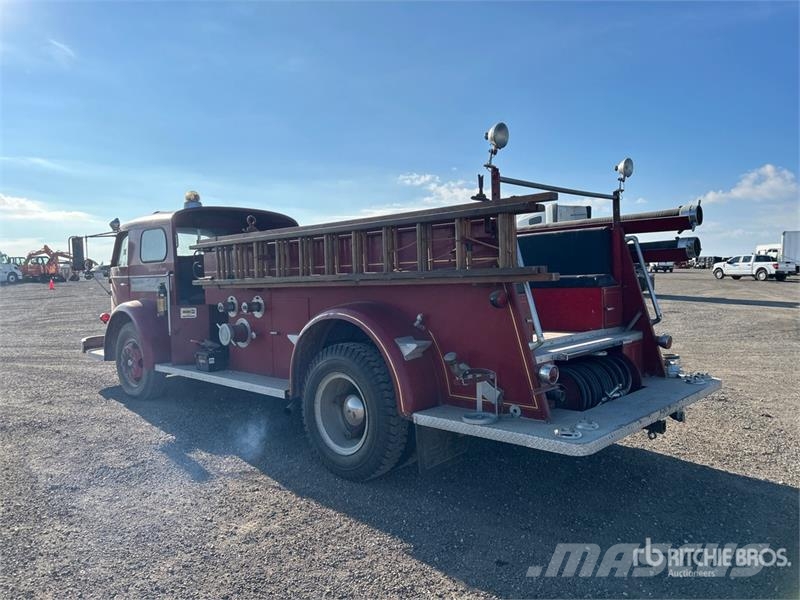 American LaFrance 4x2 Fire Truck (Inoperable) شاحنات حريق