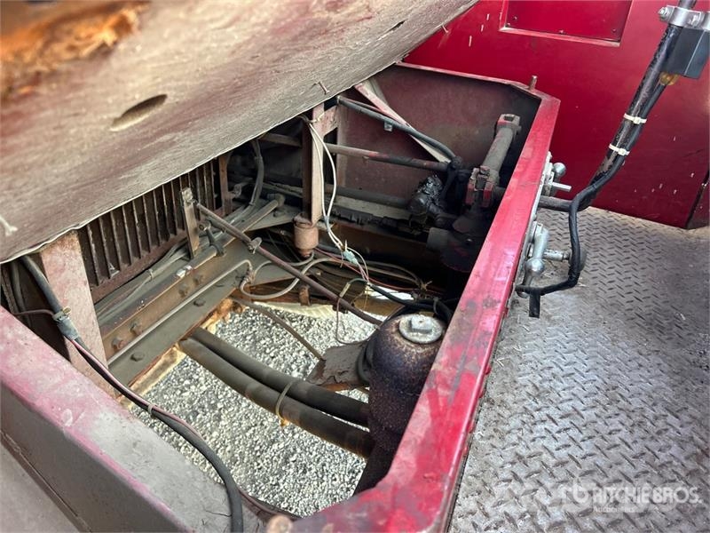 American LaFrance 4x2 Fire Truck (Inoperable) شاحنات حريق