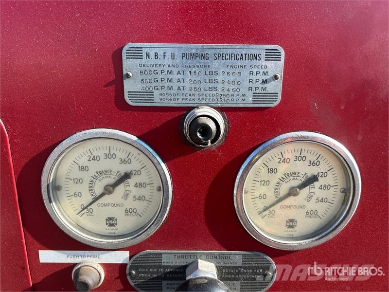 American LaFrance 4x2 Fire Truck (Inoperable) شاحنات حريق