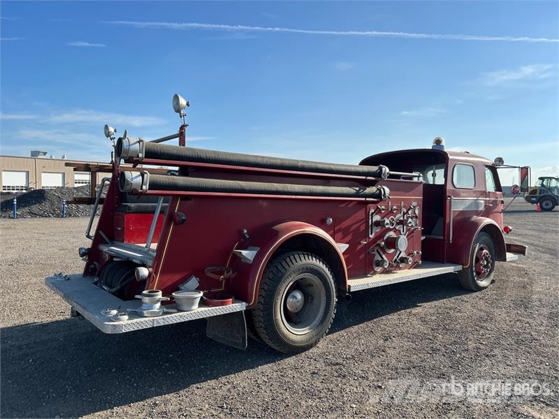 American LaFrance 4x2 Fire Truck (Inoperable) شاحنات حريق