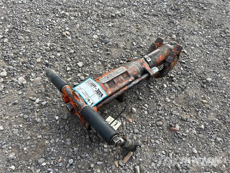 American Pneumatic Tools 155 Pneumatic Demolition Breaker Hĺbkové kypriče