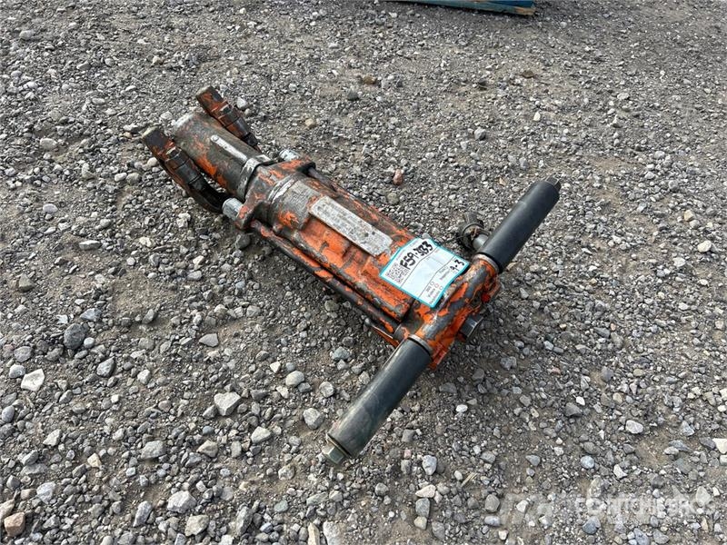 American Pneumatic Tools 155 Pneumatic Demolition Breaker Hĺbkové kypriče