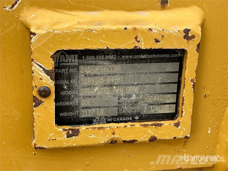 AMI 68 in Excavator Bucket Pistoane
