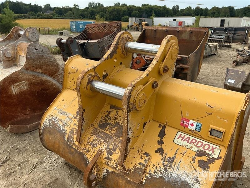 AMI 68 in Excavator Bucket Pistoane