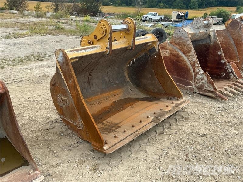 AMI 68 in Excavator Bucket Pistoane