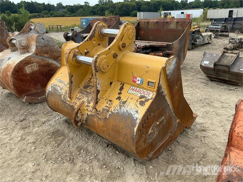 AMI 68 in Excavator Bucket Pistoane