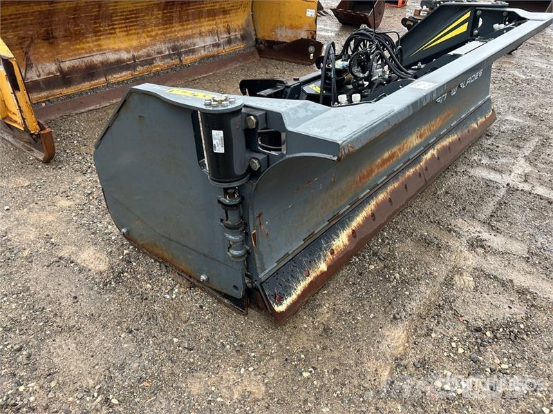 AMI Attachements SB4231016 10 ft 100 4-in-1 Snow Plow  Снігоочищувальні ножі та плуги
