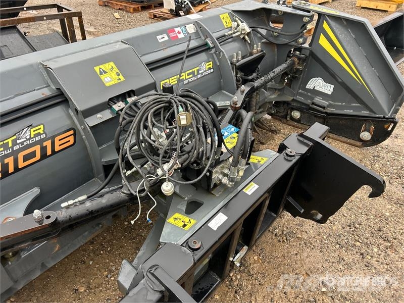 AMI Attachements SB4231016 10 ft 100 4-in-1 Snow Plow  Снігоочищувальні ножі та плуги
