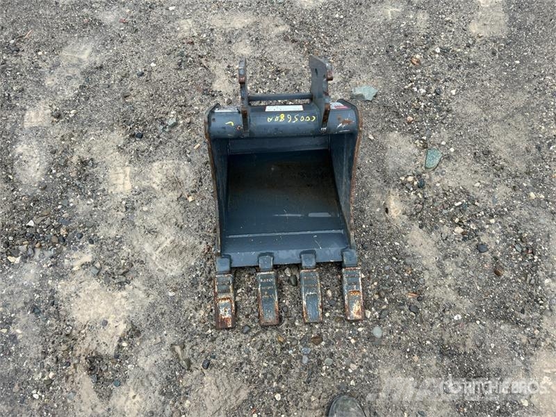 AMI HD0306E16 16 in Excavator Bucket - Fits Takeuchi T Kašike / Korpe