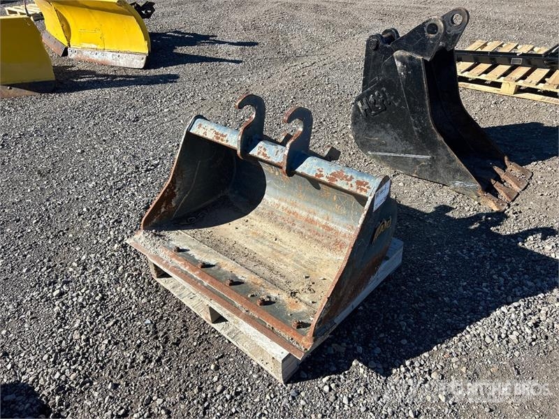 AMI O35 36 in Q/C Cleanup Excavator Bucket バケット