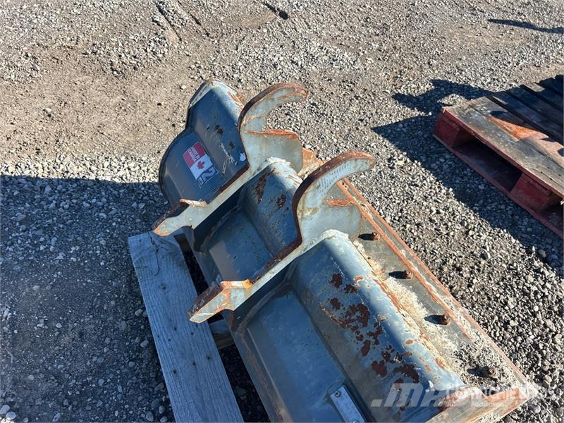 AMI O35 36 in Q/C Cleanup Excavator Bucket バケット