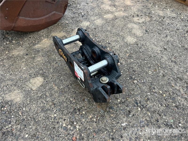 AMI QT0610PG Excavator Coupler - Fits Takeuchi TB240 Ātrie savienotāji