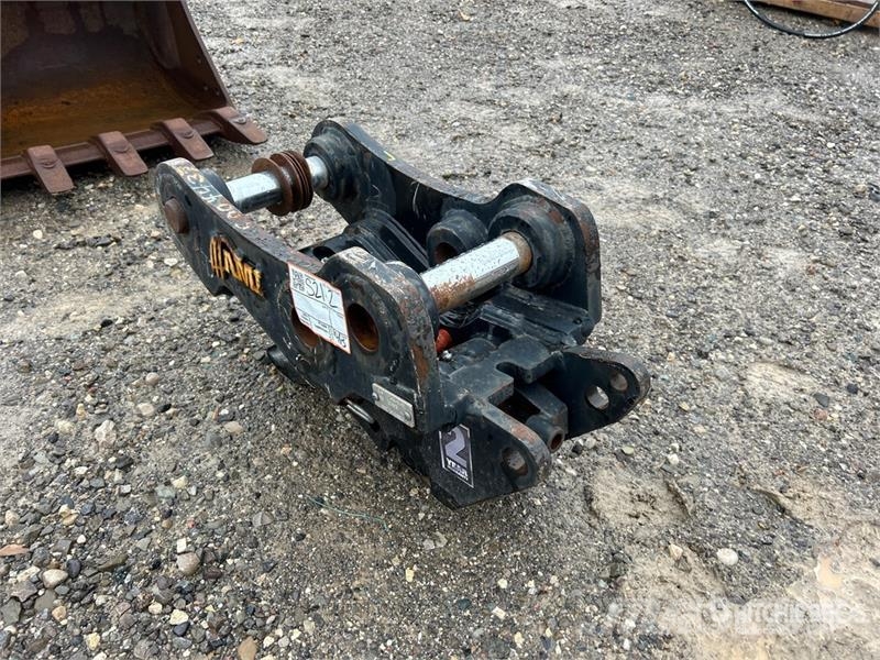 AMI QT1012PG Excavator Coupler - Fits Takeuchi TB260 Ātrie savienotāji