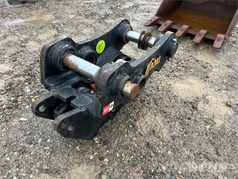 AMI QT1012PG Excavator Coupler - Fits Takeuchi TB260 Ātrie savienotāji