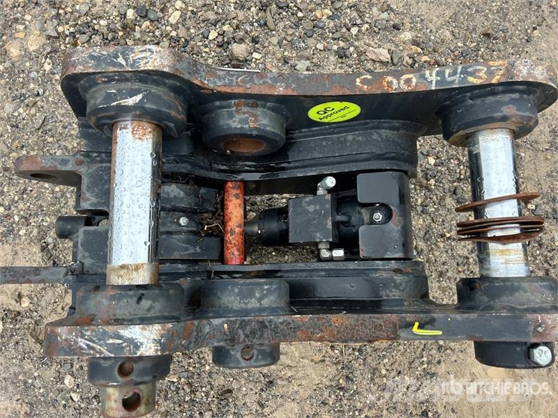 AMI QT1012PG Excavator Coupler - Fits Takeuchi TB260 Ātrie savienotāji