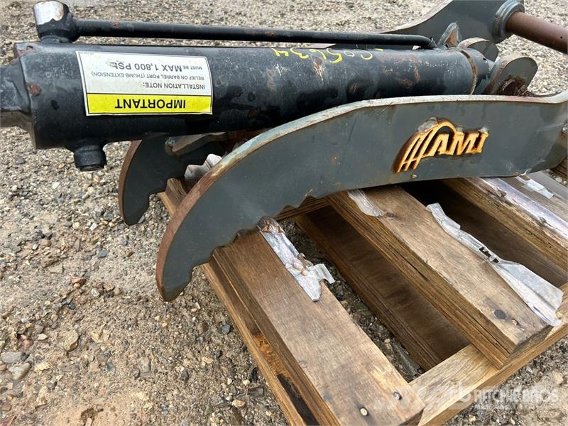 AMI TH1012HSP Excavator Thumb - Fits Takeuchi TB260 دلاء