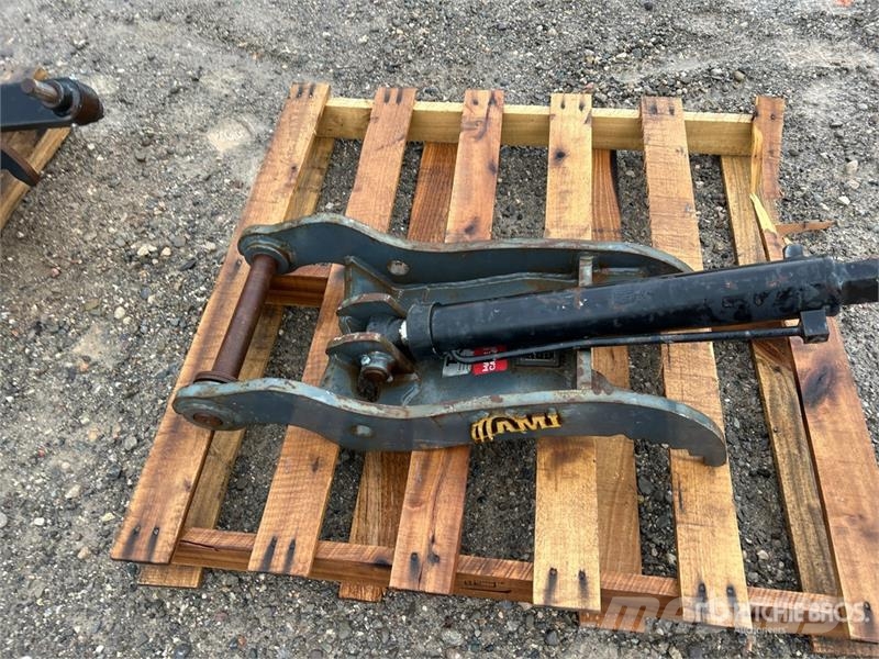 AMI TH2433HSP4T Excavator Thumb دلاء