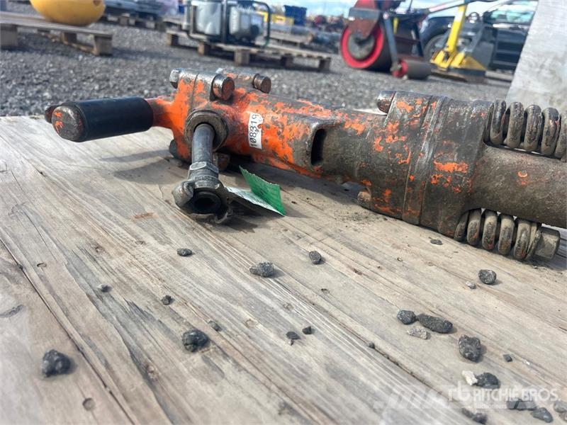  APT Ap-5235 Pneumatic Demolition Breaker Meißelgrubber